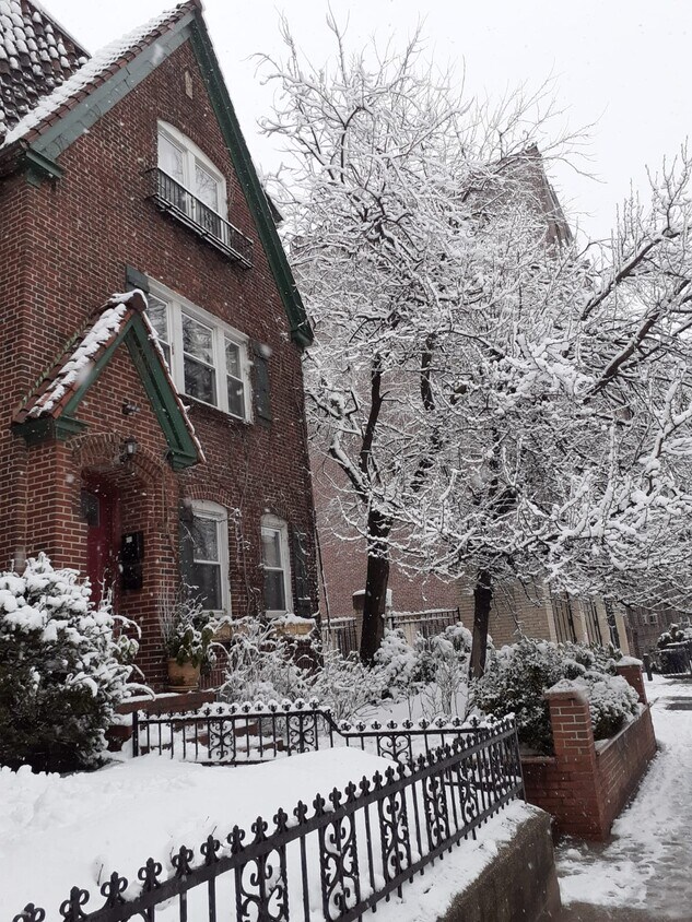 Primary Photo - 3432 83rd St