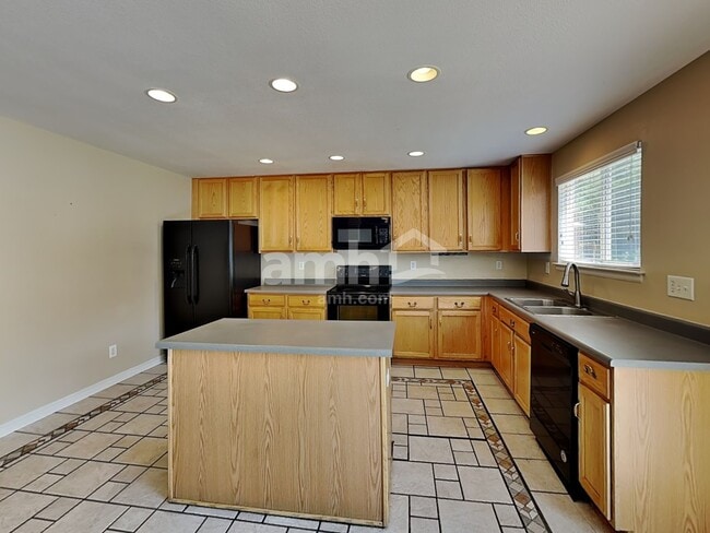 Building Photo - 5426 S Shawnee Way