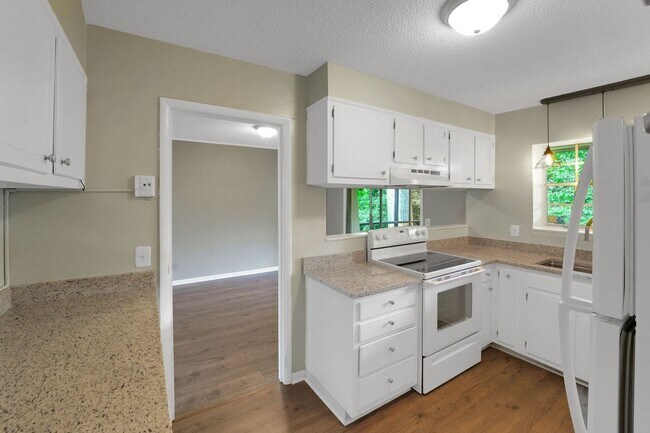Building Photo - Charming 3BR Condo in Charlotte