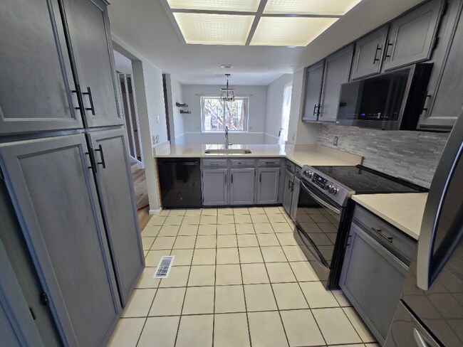 Building Photo - 1470 S Quebec Way