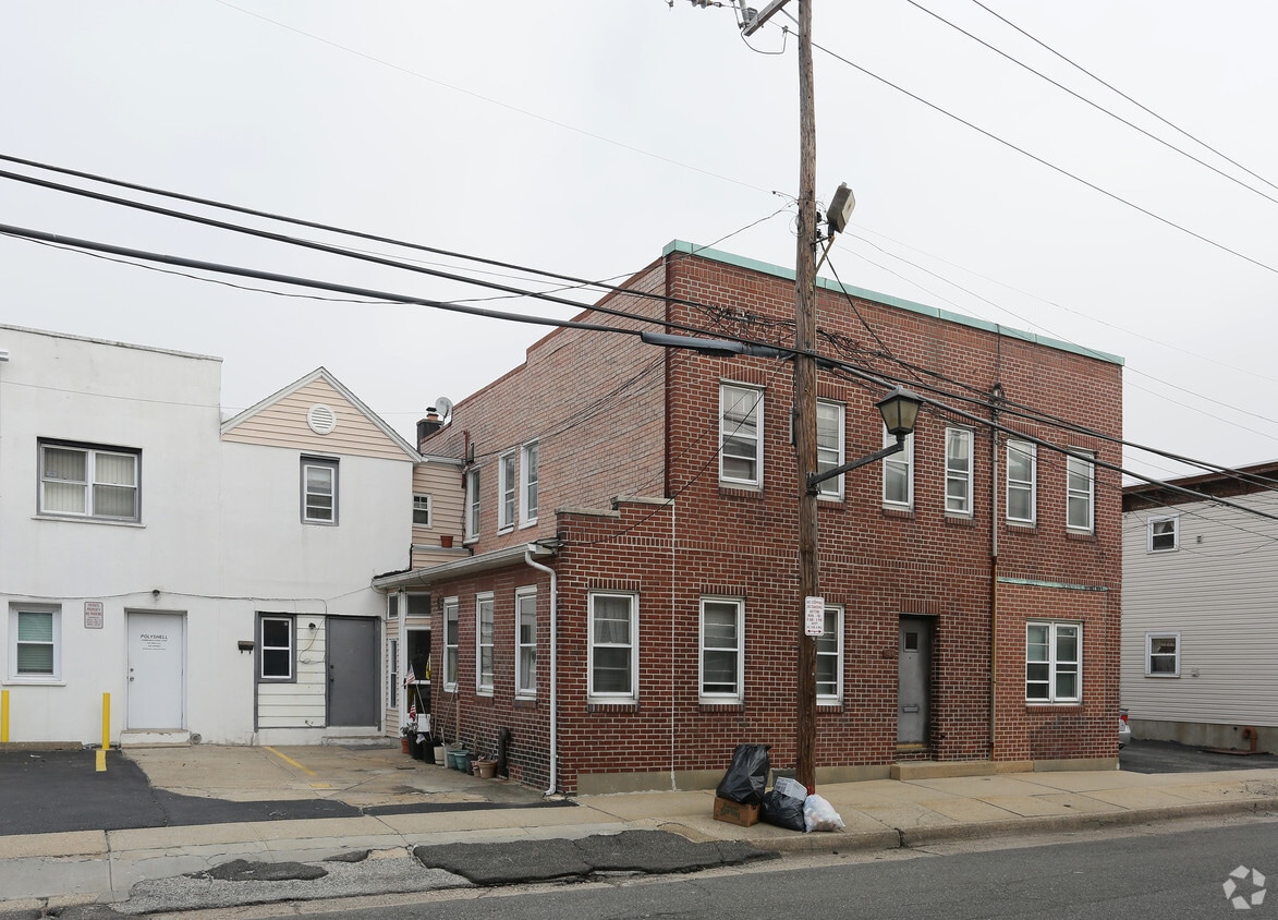 Building Photo - 132 Jackson Ave