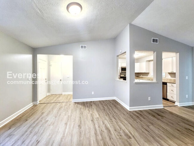 Foto del edificio - 2431 Corner Shoals Dr