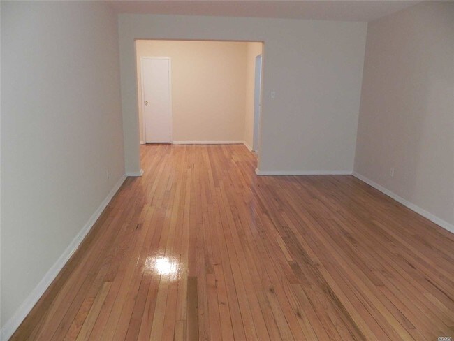 Foto del edificio - 46 Schenck Ave