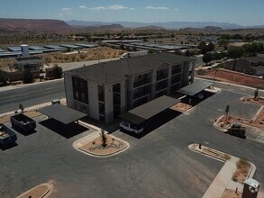 Building Photo - 128 Lone Rock Dr