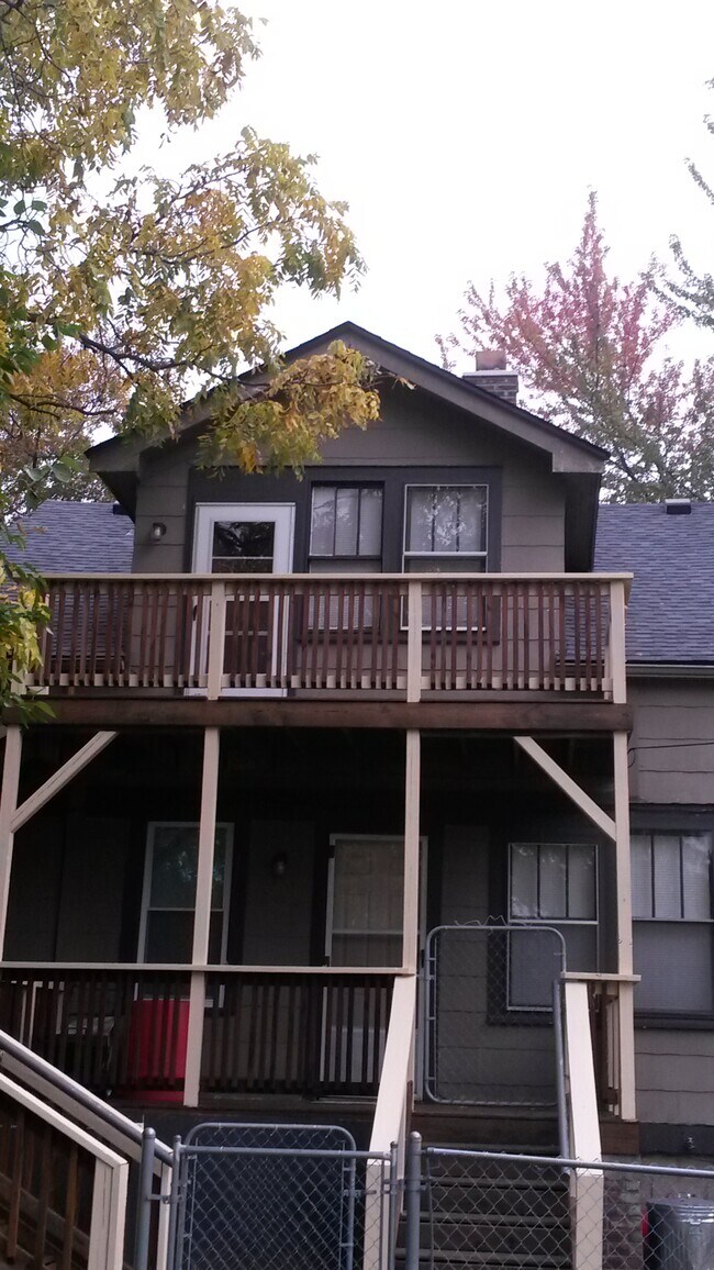 Foto del edificio - 11219 Jackson Ave