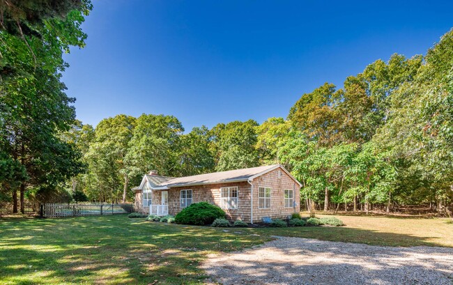 Building Photo - 775 Springs Fireplace Rd