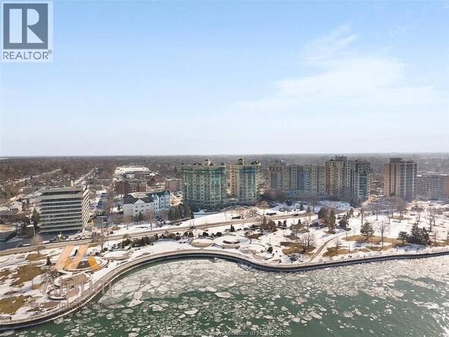 Photo du bâtiment - 5055 Riverside Dr E