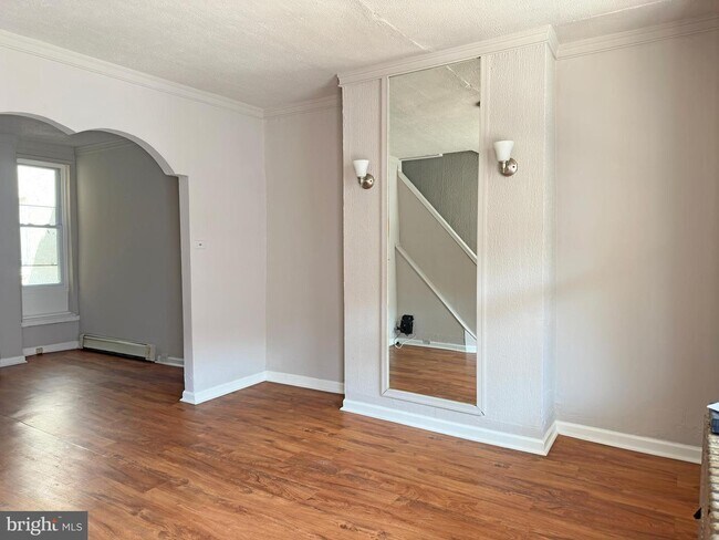 Building Photo - 252 S Cecil St