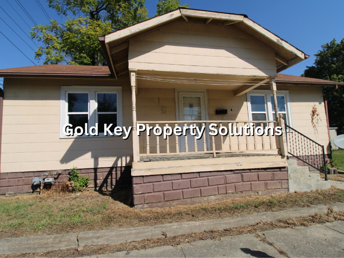 Foto principal - Spacious 2 BR 1 BA House with Nice Covered...