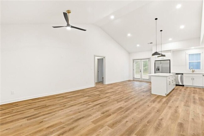 Foto del edificio - 129 Hilltop Dr SW