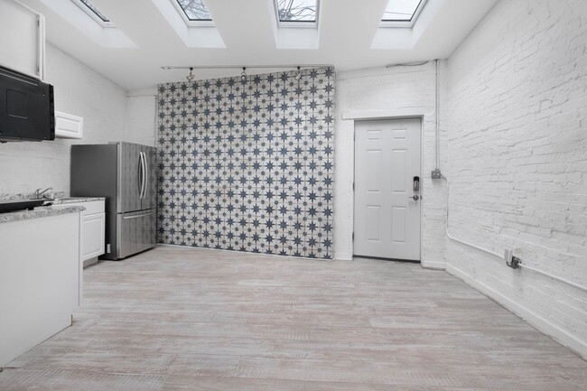 Building Photo - Lovely Studio Apartment in Truxton Circle ...