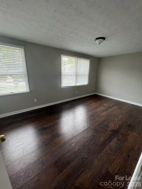 Foto del edificio - 7618 Holly Grove Ct