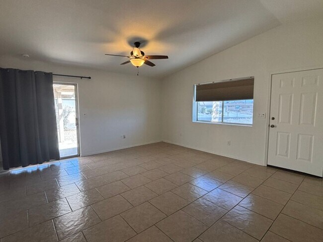 Foto del edificio - 3753 Tehachapi Dr
