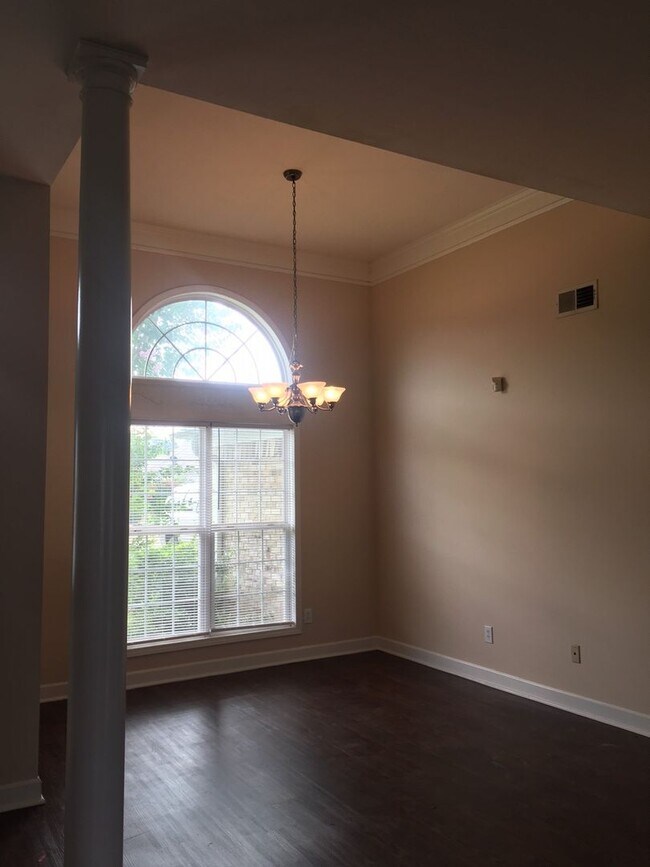 Foto del edificio - Coming Soon 3 bedroom 2 bath