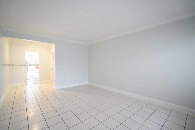 Building Photo - 7640 Carlyle Ave