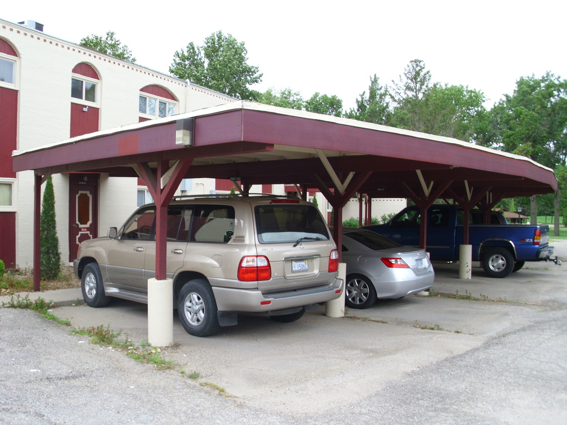 Carports - 111 S Lakeside