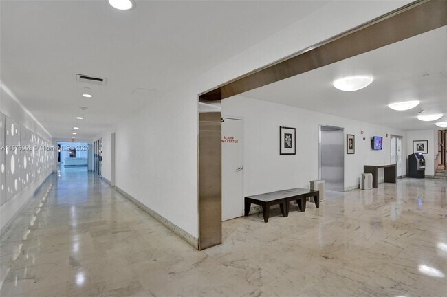 Building Photo - 1000 West Ave