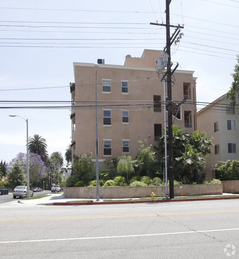 Building Photo - 11504-11506 Moorpark St