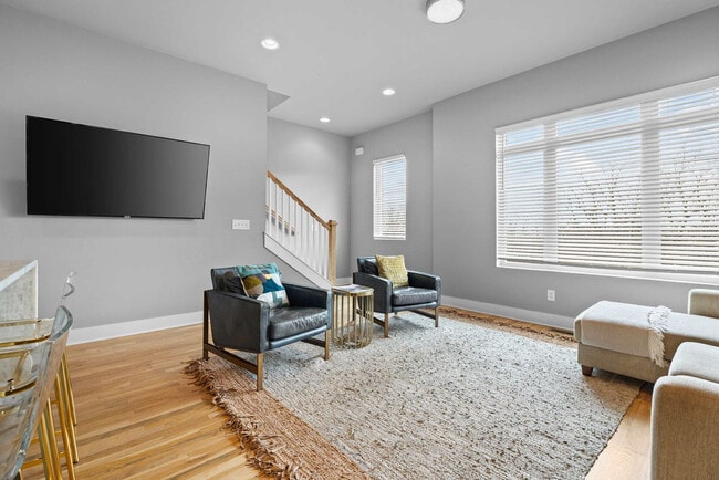 Building Photo - 970 Youngs Ln
