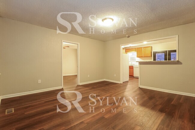 Building Photo - Where Charm Meets Comfort