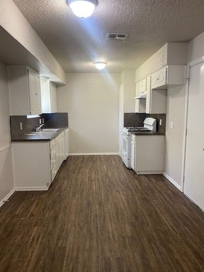 Foto del edificio - Spacious 5 bedroom Home located in the heart of Burleson!
