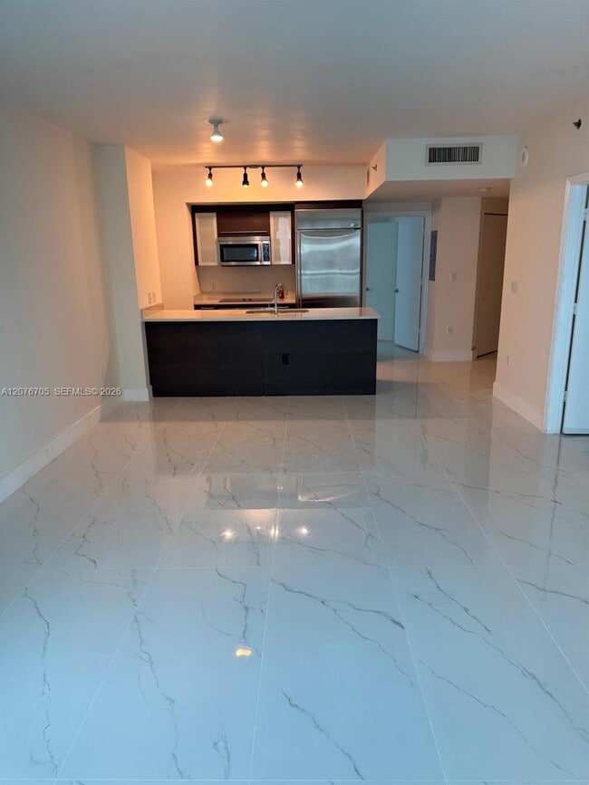 Building Photo - 500 Brickell Ave