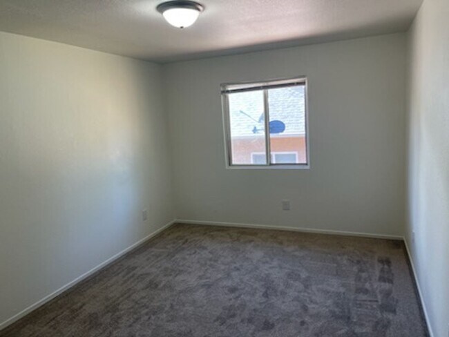 Foto del edificio - 545 Fein Ave