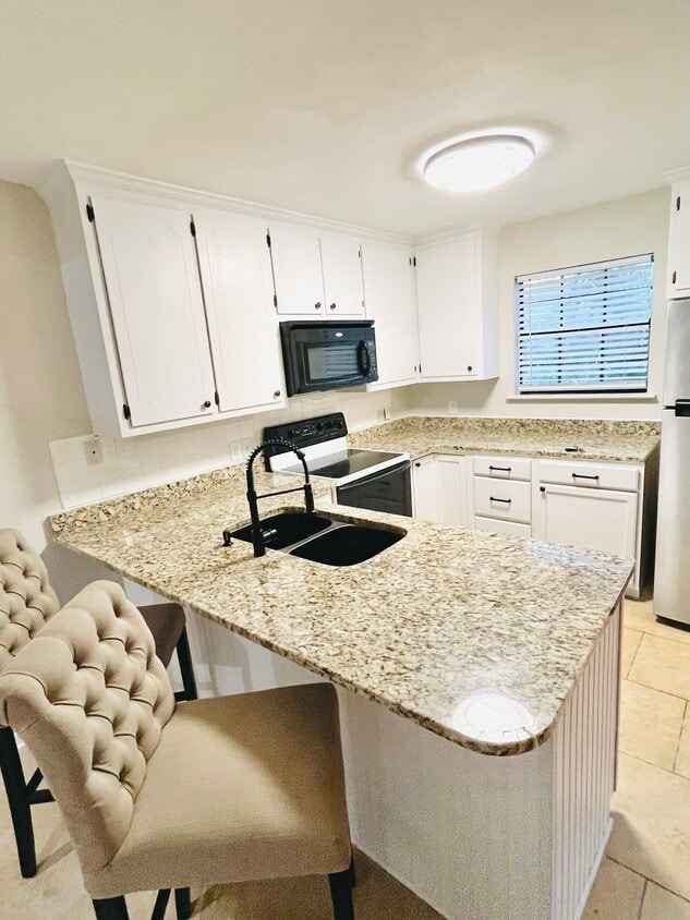 Foto principal - 389 Clubhouse Dr