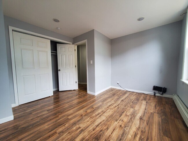 Foto del edificio - 174 Hopkins Ave
