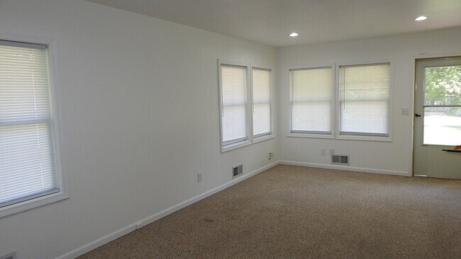 Foto del edificio - 4 bed 2 bath for Rent in Roeland Park, KS