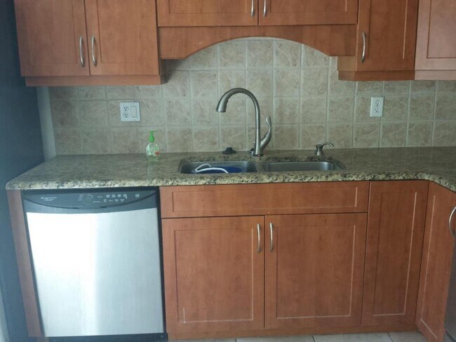 Foto del edificio - 2906 W Gandy Blvd