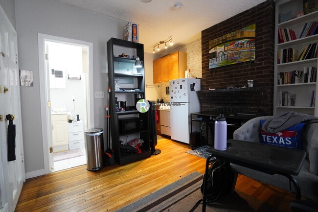 Building Photo - 41 Anderson St