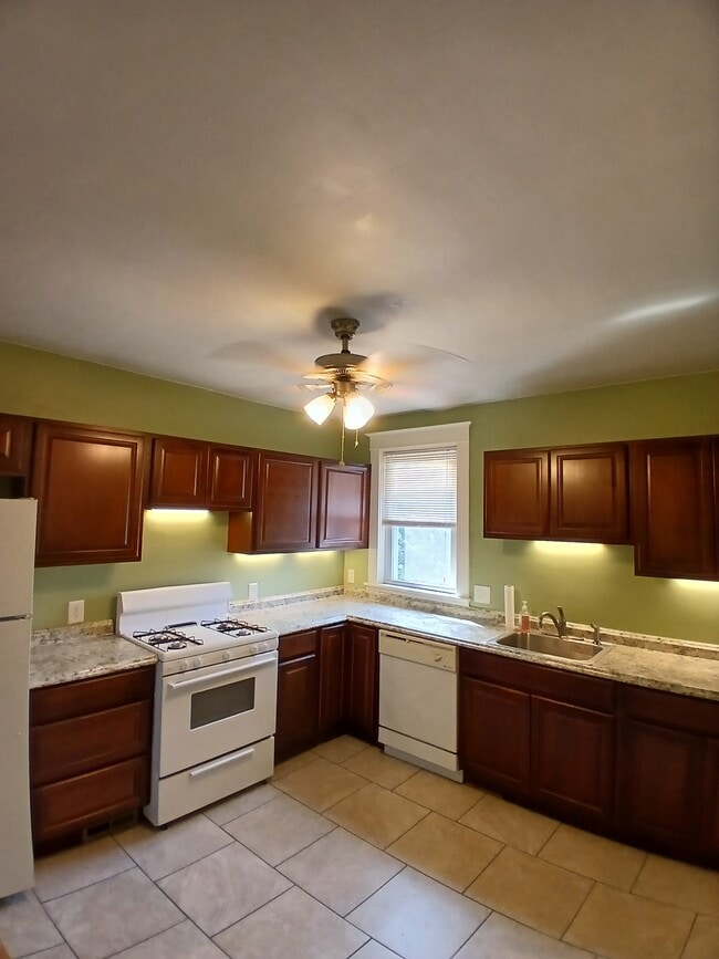 Kitchen - 133 W 13th Ave