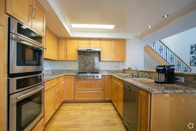 3HAB, 2BA - 439 Carroll Canal