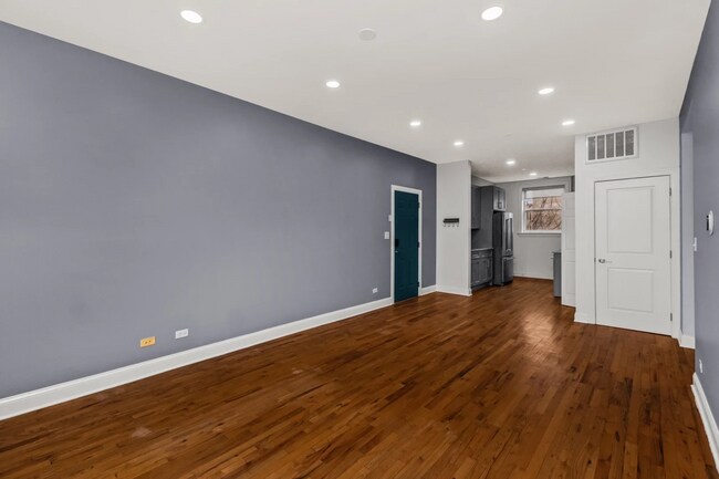 Foto del edificio - 1323 W Lawrence Ave