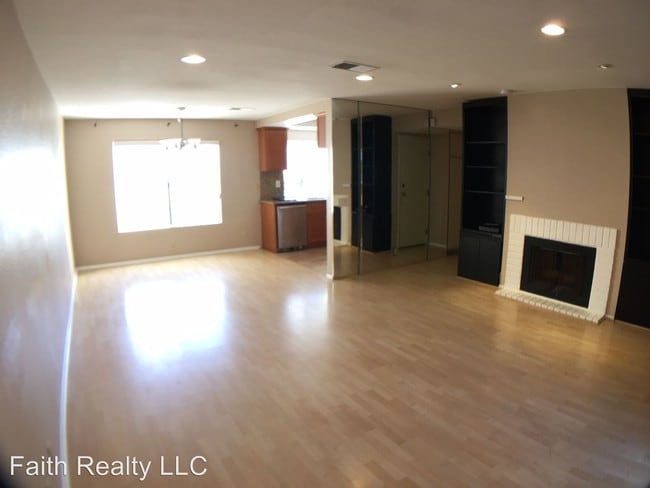 Building Photo - 2 br, 2.5 bath House - 3715 Emerald St, # G