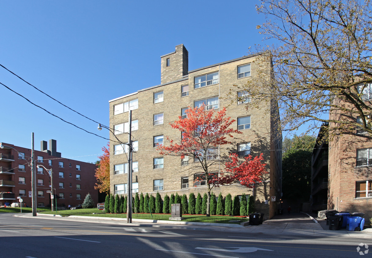 Building Photo - 2 Ridelle Ave