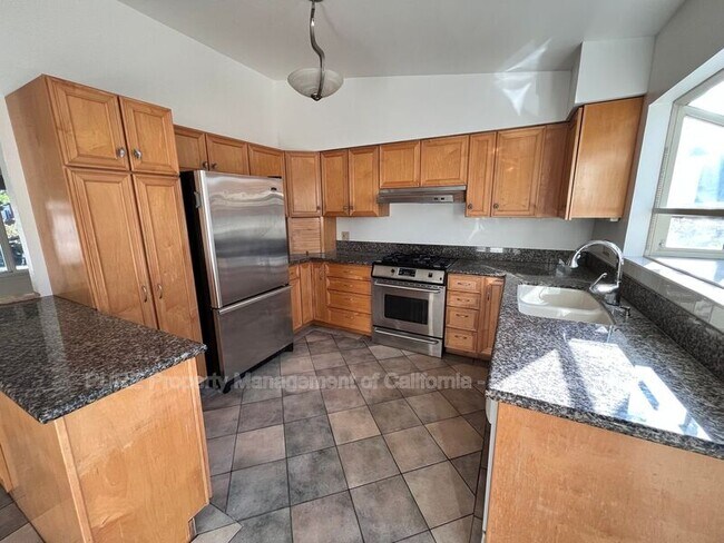 Building Photo - 1447 Quail Dr