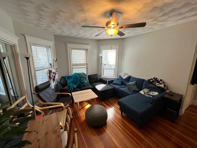 Foto del edificio - 305 Highland Ave