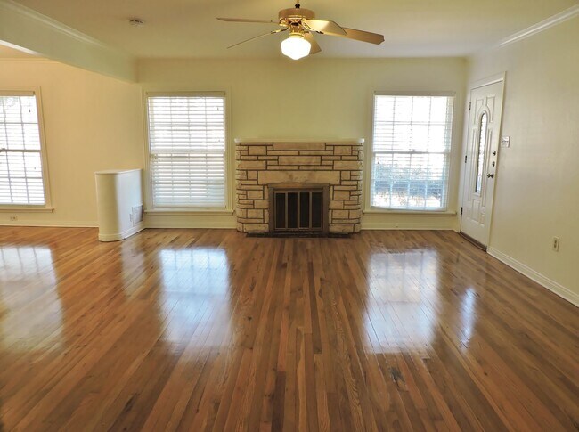 Foto del edificio - Westcliff - TCU area four bedroom home for lease