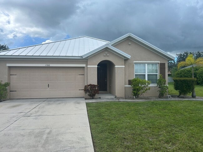 Building Photo - 3 bedroom 2 bath single family home