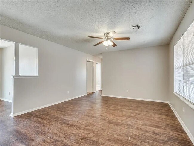 Foto del edificio - Corner-Lot Charmer Near Tinker AFB | Solar...