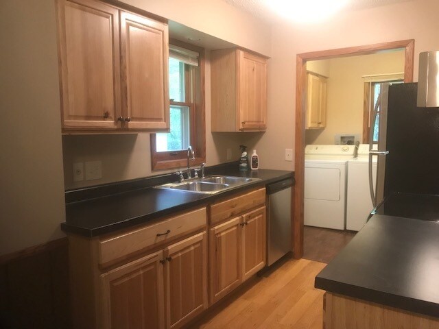 Building Photo - 37478 Parkview Ln