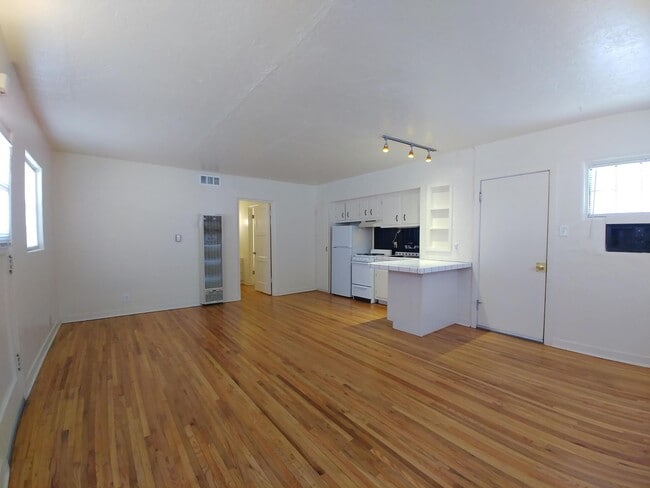 Building Photo - 420 14th St NW