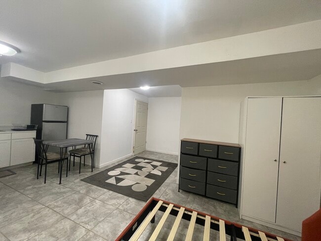 Foto del edificio - 1014 E 82nd St