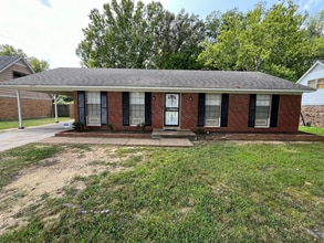 Building Photo - 5075 Dianne Dr