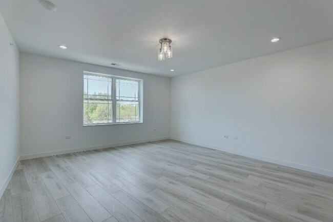 Photo - 8110 Lincoln Ave (Skokie, IL) Apartment