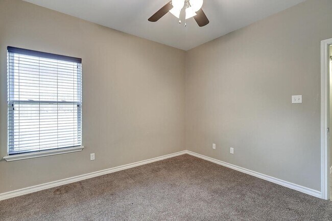 Foto del edificio - 6925 W Wind