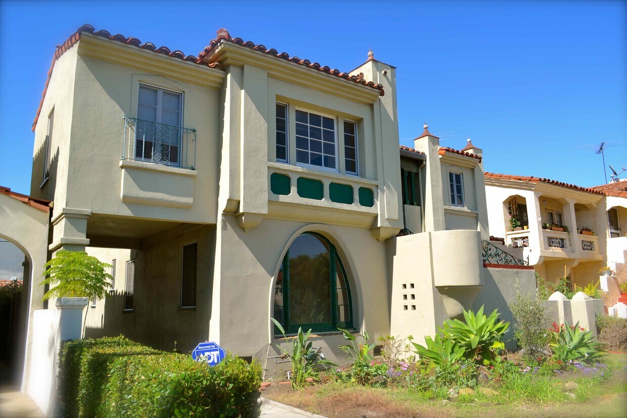 Foto principal - 8673 W Olympic Blvd