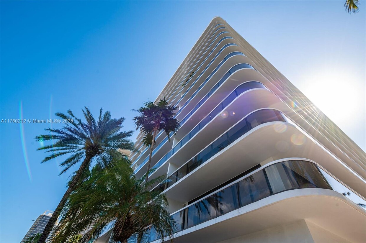 Primary Photo - 9455 Collins Ave